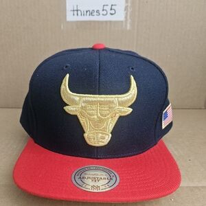 Mitchell & Ness Chicago Bulls Snapback Cap (Navy Blue, Red & Gold)